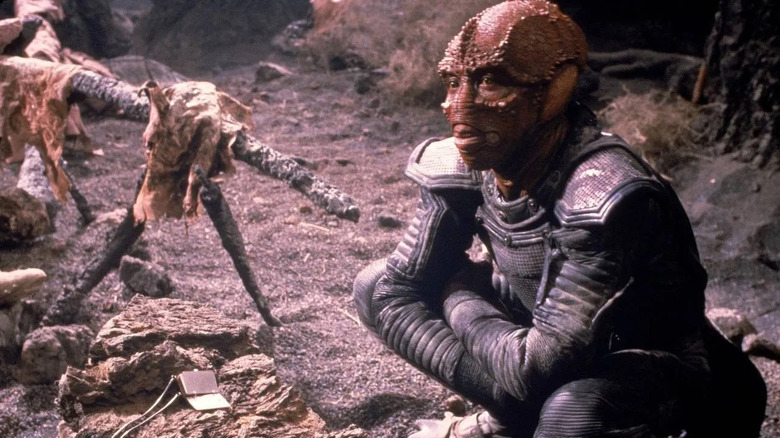 Jeriba (Louis Gossett Jr.) cooks meat in Enemy Mine