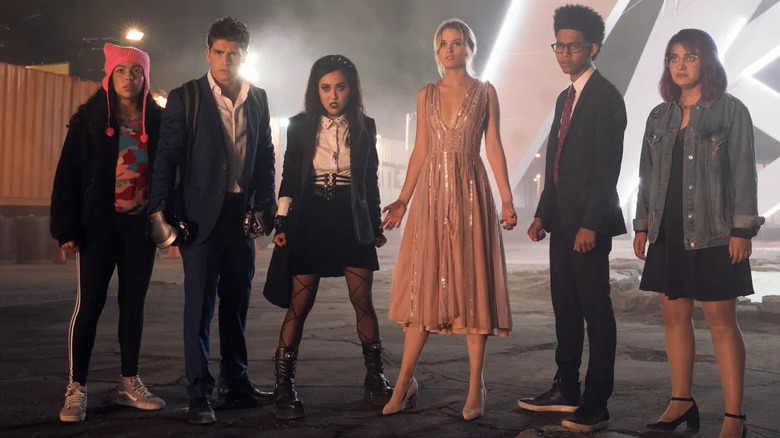 Allegra Acosta, Gregg Sulkin, Lyrica Okano, Virginia Gardner, Rhenzy Feliz, and Ariela Barer as Molly Hernandez, Chase Stein, Nico Minoru, Karolina Dean, Alex Wilder, and Gertrude Yorkes in Runaways