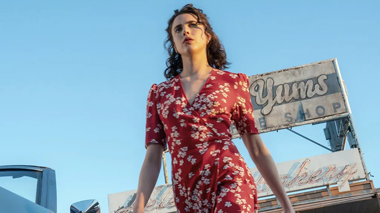 Margaret Qualley as Honey O'Donahue, walking away from a shop in Honey Don't!