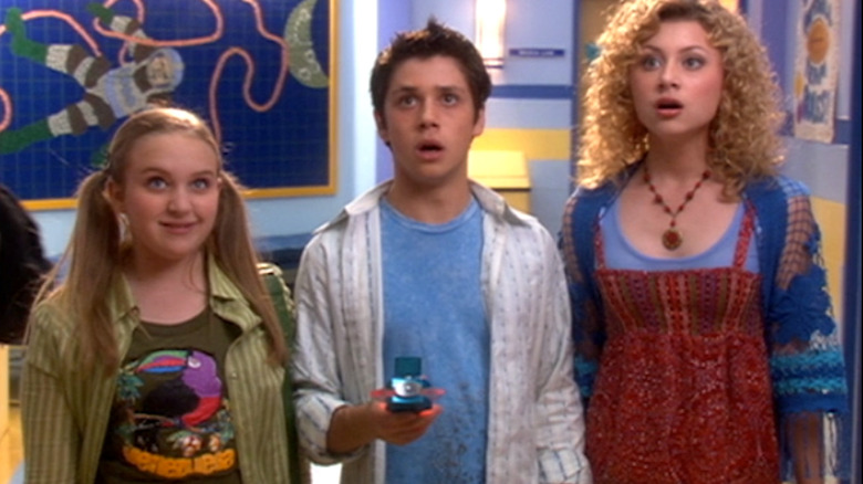 Amy Bruckner as Pim Diffy stands next to Raviv Ullman as Phil Diffy and Aly Michalka as Keely Teslow while at school in Phil of the Future