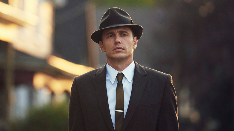 James Franco as Jake Epping walking in 11.22.63