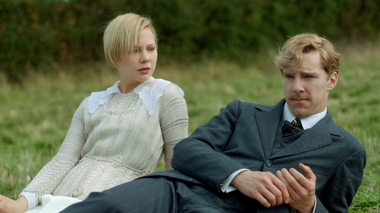 Christopher Tietjens (Benedict Cumberbatch) and Valentine Wannop (Adelaide Clemens) sitting on the grass in Parade's End