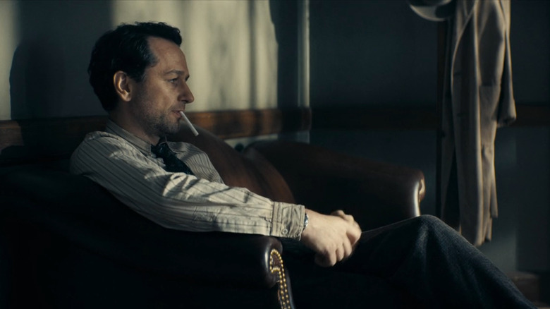 Perry Mason (Matthew Rhys) smoking in Perry Mason
