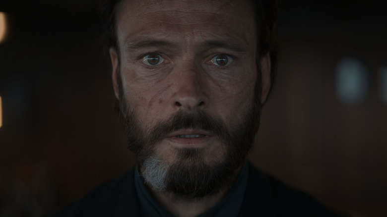 Eyk (Andreas Pietschmann) looking concerned on 1899