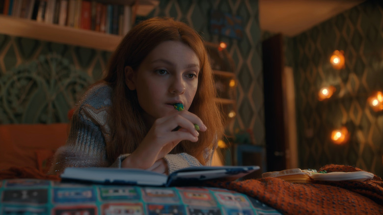 Harriet (Emily Carey) deep in thought in Geek Girl