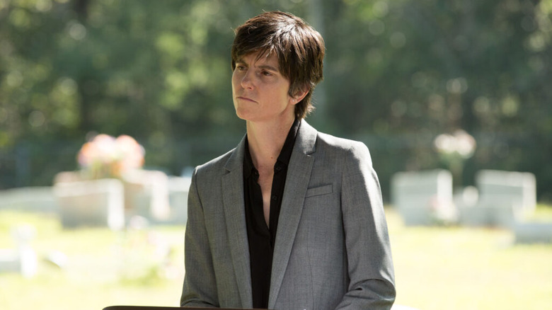 Tig Bavaro (Tig Notaro) delivers a eulogy in a cemetery in One Mississippi