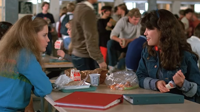 Stacy (Jennifer Jason Leigh) and Linda (Phoebe Cates) in cafeteria in Fast Times at Ridgemont High