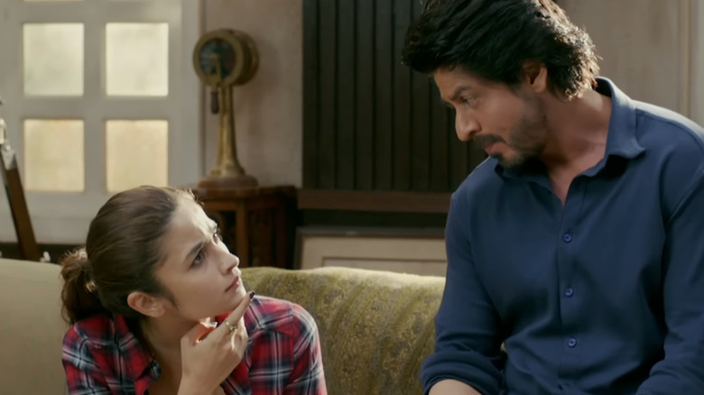 Alia Bhatt as Kiara on couch looking contemplatively toward Shah Rukh Khan as Jug in Dear Zindagi