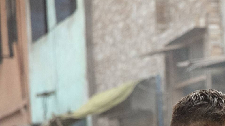 Tyler Rake (Chris Hemsworth) ready to fight in Extraction