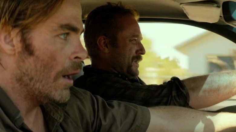 Toby (Chris Pine) and Tanner Howard (Ben Foster) riding in a car in Hell or High Water