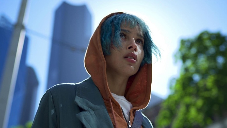 Angela Childs (Zoë Kravitz) with city in the background in Kimi