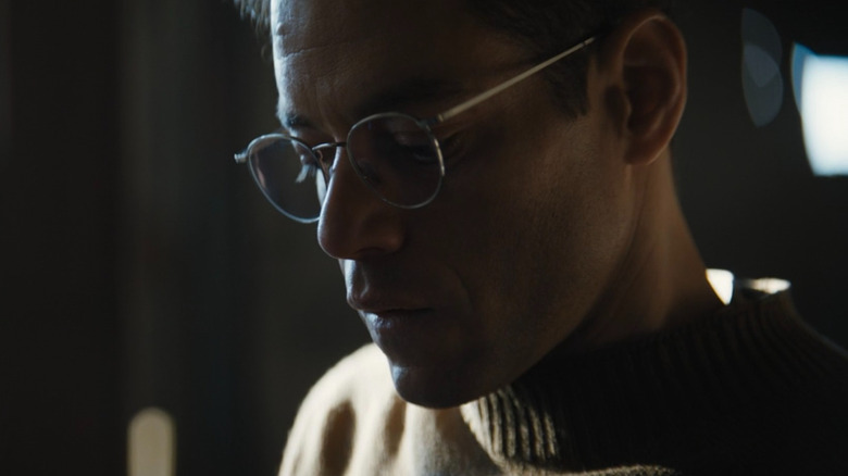 Charlie Heller (Rami Malek) wearing glasses in The Amateur