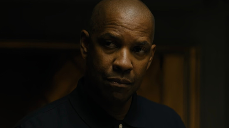 Robert McCall (Denzel Washington) looking to the side in The Equalizer