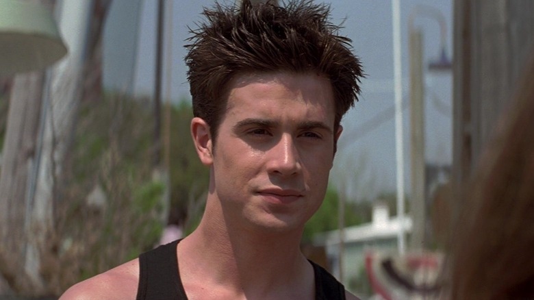 Freddie Prinze Jr. as Ray Bronson looking ahead in I Know What You Did Last Summer