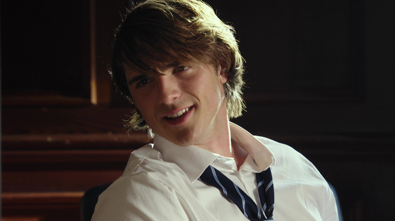 Jacob Elordi as Noah Flynn smiling in The Kissing Booth