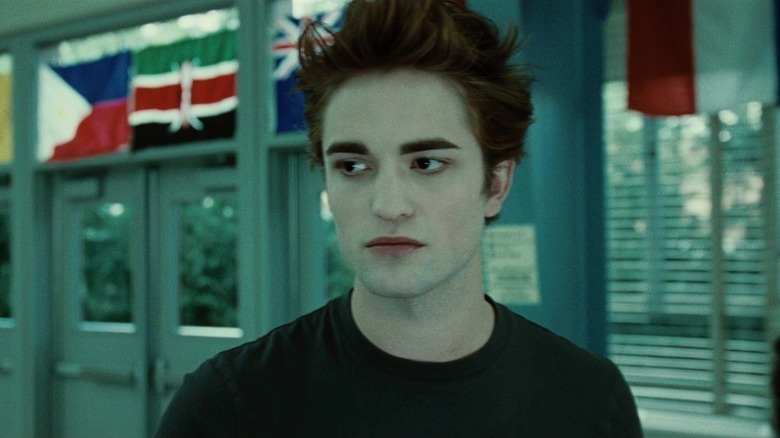 Robert Pattinson as Edward Cullen looking to the side in Twilight