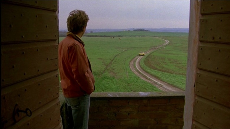 Mike Waters (River Phoenix) watches a car in "My Own Private Idaho"