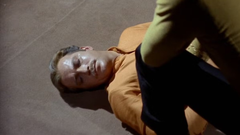 Sam Kirk (William Shatner) lays dead at the feet of a Starfleet officer in Star Trek: The Original Series