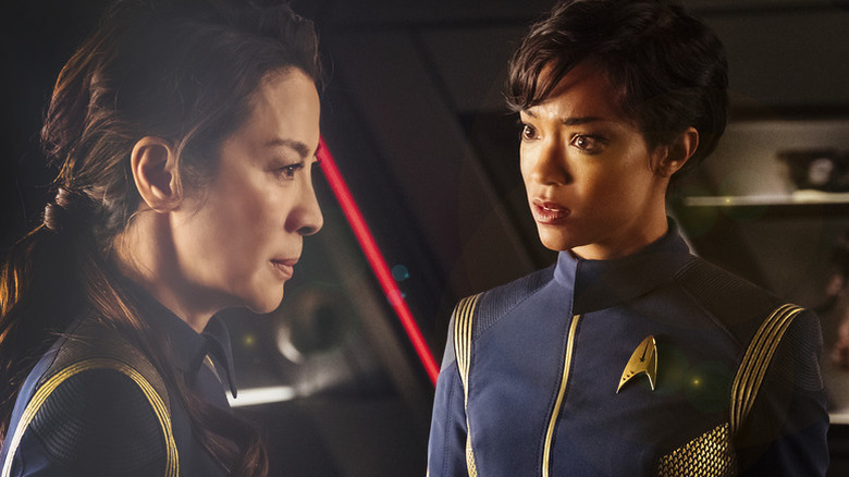 Michael Burnham (Sonequa Martin-Green) speaks to Philippa Georgiou (Michelle Yeoh) in Star Trek: Discovery