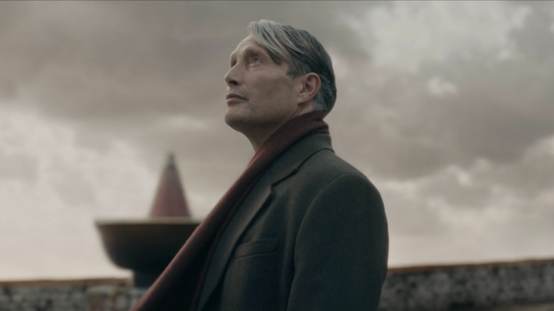 Gellert Grindelwald (Mads Mikkelsen) looking up at the sky in Fantastic Beasts: The Secrets of Dumbledore