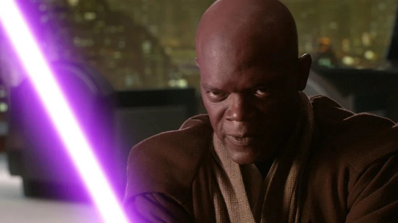 Mace Windu (Samuel L. Jackson) sternly holds his purple lightsaber in Star Wars Episode III: The Revenge of the Sith
