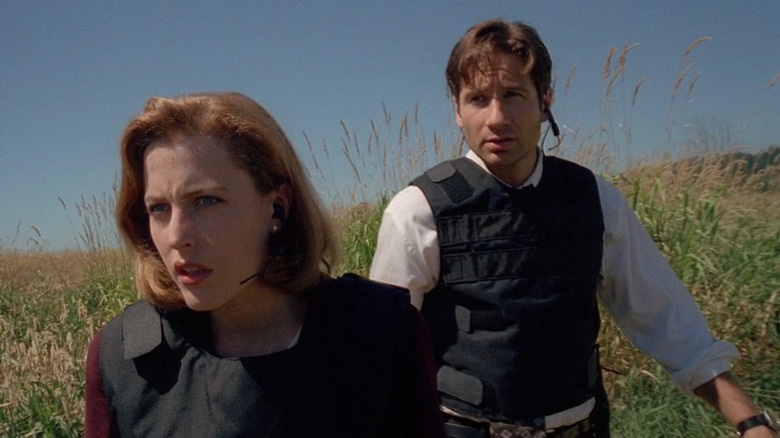 Agents Dana Scully (Gillian Anderson) and Fox Mulder (David Duchovny) investigate a case on The X-Files