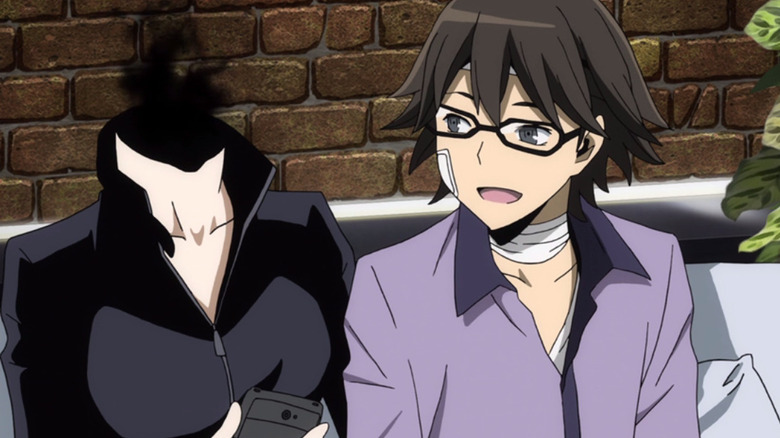 A headless Celty Sturluson sits next to a bandaged Shinra Kishitani in Durarara!!
