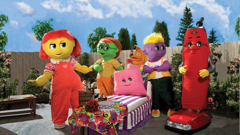 The Oogieloves stand in a backyard in The Oogieloves in the Big Balloon Adventure