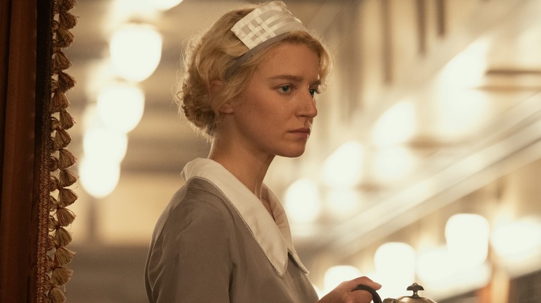Alexandra Dutton holding a teapot on "1923"