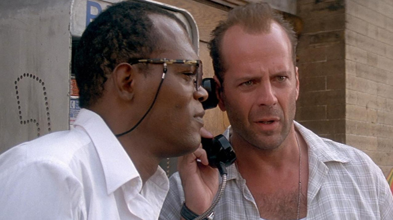 Zeus Carver (Samuel L. Jackson) and John McClane (Bruce Willis) listen to a pay phone in Die Hard with a Vengeance
