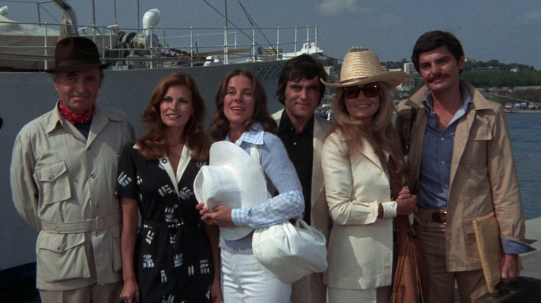 James Mason as Philip Dexter, Raquel Welch as Alice Wood, Joan Hackett as Lee Parkman, Ian McShane as Anthony Wood, Dyan Cannon as Christine, and Richard Benjamin as Tom Parkman posing together in The Last of Sheila