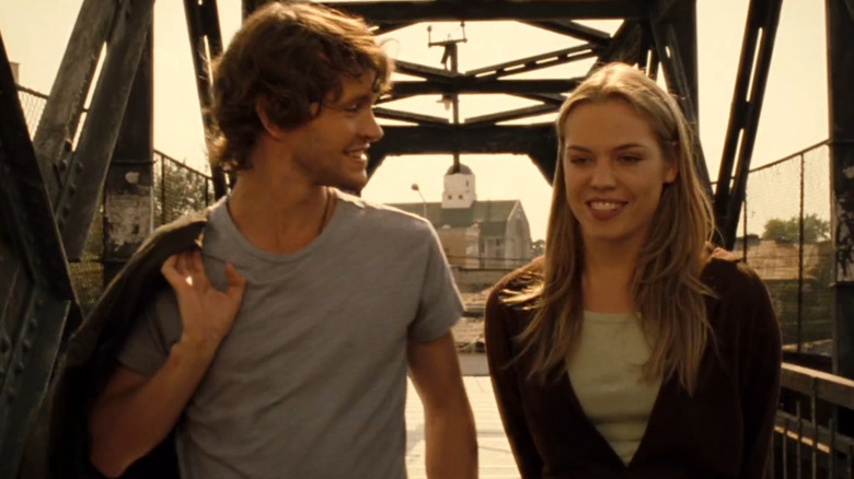 Aiden (Hugh Dancy) and Vivian (Agnes Bruckner) walking on bridge in Blood & Chocolate