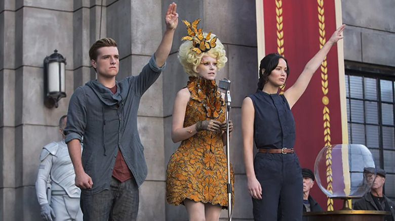 Katniss (Jennifer Lawrence) and Peeta (Josh Hutcherson) look at each other in The Hunger Games