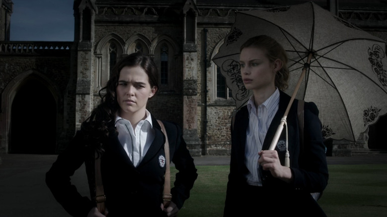 Rose (Zoey Deutch) and Lissa (Lucy Fry) looking perplexed in Vampire Academy