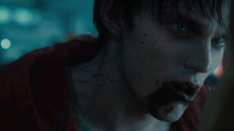 R (Nicholas Hoult) leaning in covered in blood in Warm Bodies