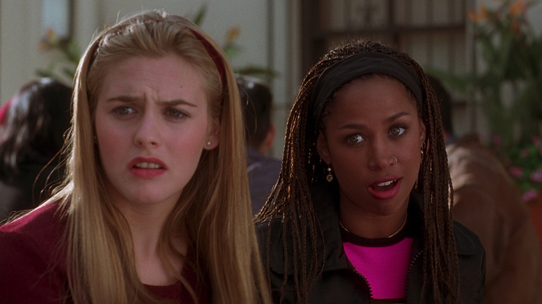Stacey Dash as Dionne Davenport and Alicia Silverstone as Cher Horowitz at lunch in Clueless