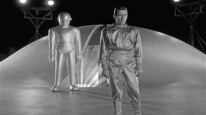 Klaatu and Gort make first contact