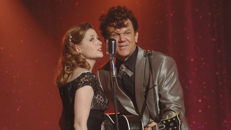 Dewey sings in Johnny Cash's style