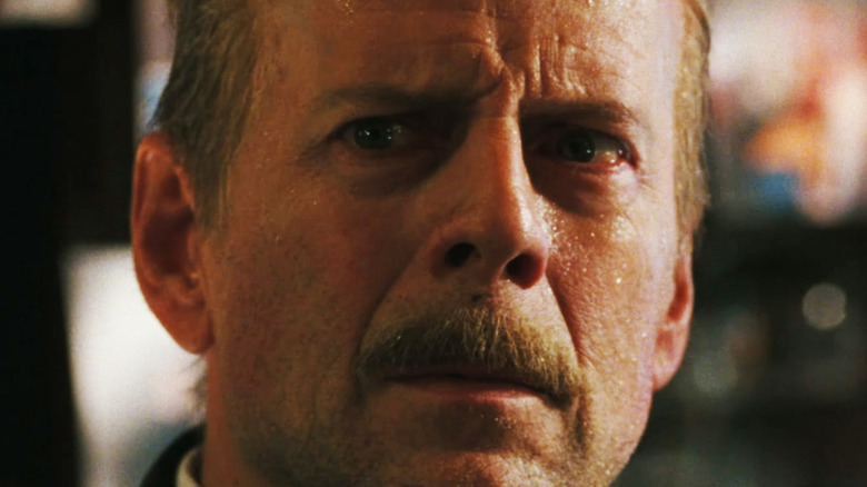 Bruce Willis' Jake Mosley looks worried in closeup in 16 Blocks