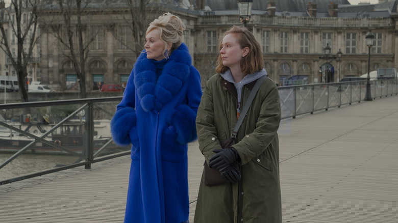 Deborah and Ava walking in Paris in Hacks in 'Hacks'