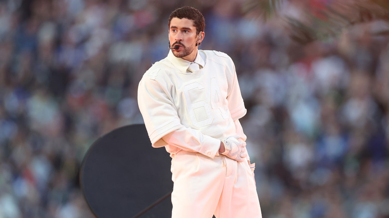 సూపర్ బౌల్ LX సమయంలో చెడ్డ బన్నీ ప్రదర్శన