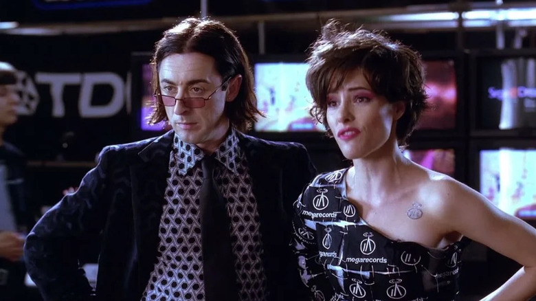 వ్యాట్ మరియు ఫియోనా జోసీ మరియు పుస్సీక్యాట్స్‌లో అమ్మాయిలను వెక్కిరిస్తున్నారు