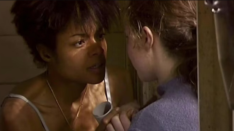 Selena comforts Hannah in 28 Days Later
