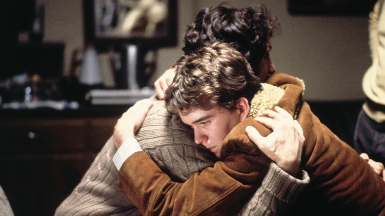 Timothy Hutton as Conrad hugging Judd Hirsch as Dr. Tyrone Berger in Ordinary People