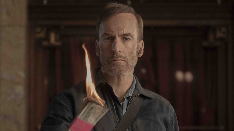 Bob Odenkirk as Hutch burning money in Nobody