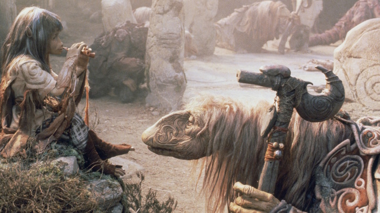 Jen speaking with Aughra, the Keeper of Secrets, in The Dark Crystal