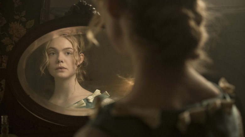 Alicia looking in a mirror in The Beguiled (2017)