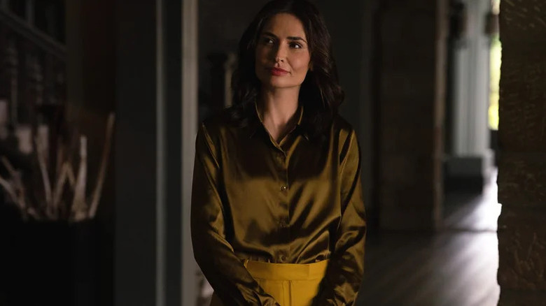 Karolina Wydra's Zosia standing in a dimly lit room on Pluribus