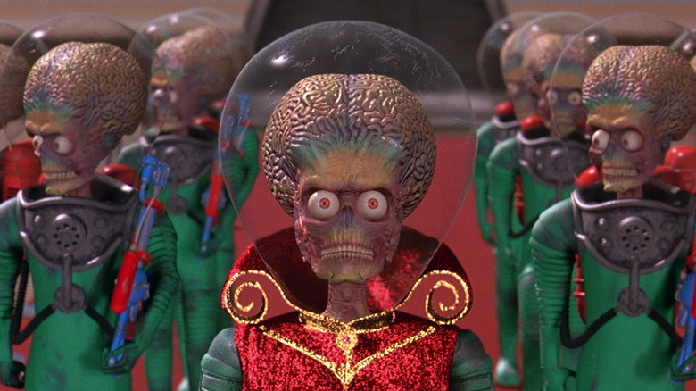 A Martian commander surrounded by soldiers in Mars Attacks!
