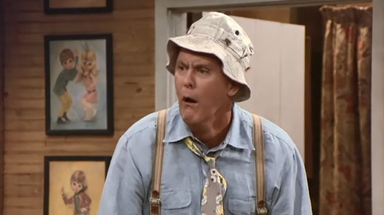 John Lithgow's Dick Solomon looks gormless as he stands in his apartment in 3rd Rock from the Sun
